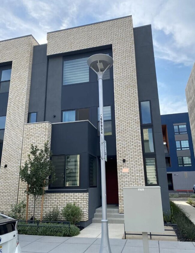 995 Central St Rentals in West Sacramento, CA