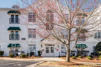 102-203 Sunset Cir in Greensboro, NC - Building Photo - Building Photo