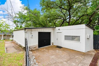 1201 Lakeshore Dr in Spicewood, TX - Building Photo - Building Photo