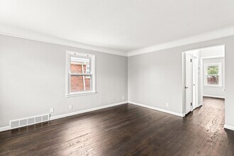 6938 Fenton St in Dearborn Heights, MI - Building Photo - Building Photo