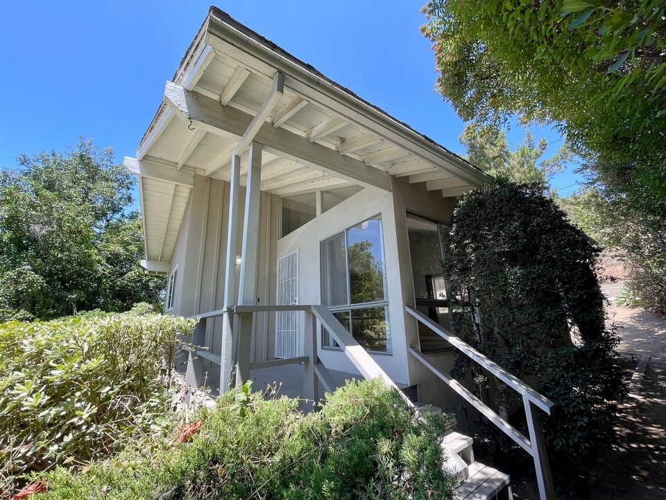 1350 N Euclid St in La Habra, CA - Building Photo