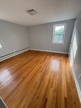 211 Sherman St, Unit 2 in Linden, NJ - Foto de edificio - Building Photo