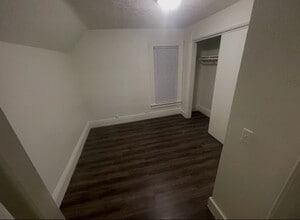 806 8th St, Unit upper unit in Beloit, WI - Building Photo - Building Photo