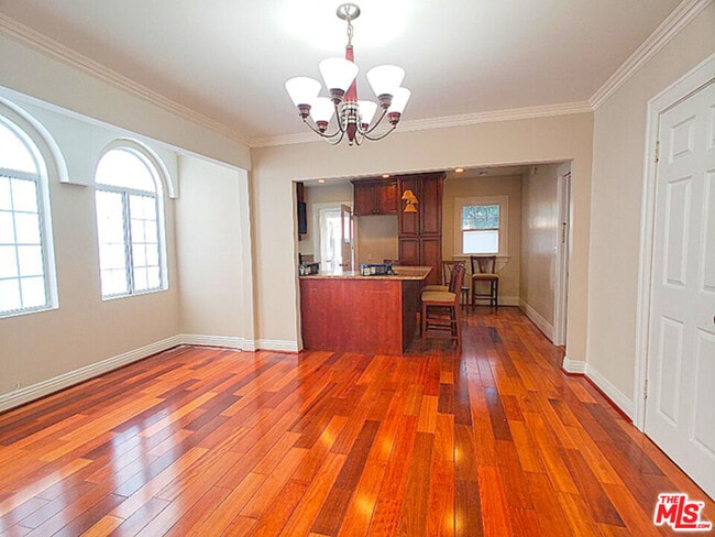 205 N New Hampshire Ave in Los Angeles, CA - Building Photo - Building Photo