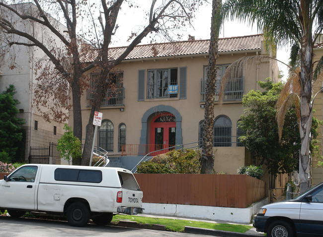 4152 Rosewood Ave in Los Angeles, CA - Building Photo - Building Photo