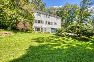 226 Stanwich Rd in Greenwich, CT - Building Photo - Building Photo