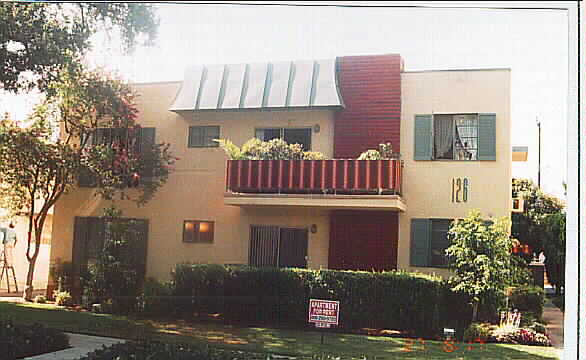 126 E Live Oak St in San Gabriel, CA - Foto de edificio - Building Photo