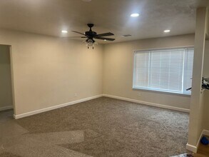 117 Cypress St in Vacaville, CA - Foto de edificio - Building Photo