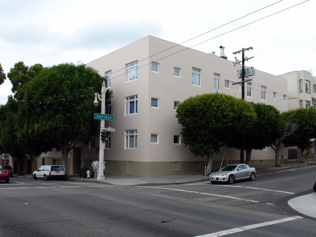 2300 Van Ness Ave in San Francisco, CA - Building Photo - Building Photo