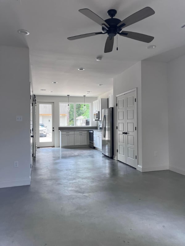 305 Ella St