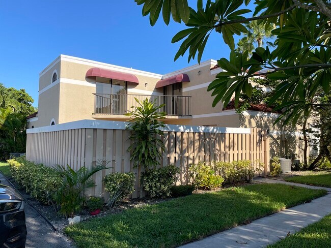 3955 Village Dr-Unit -A in Delray Beach, FL - Building Photo - Building Photo