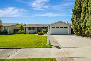 6221 Broadway Ave in Newark, CA - Building Photo