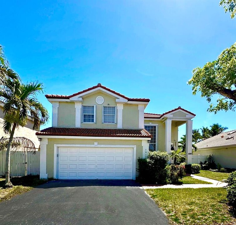 14150 Oak Ridge Dr in Davie, FL - Foto de edificio