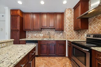 1111 River Rd in Edgewater, NJ - Building Photo - Building Photo