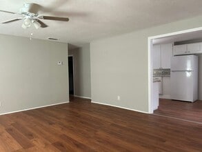 1114 Choctaw Village Dr in Tampa, FL - Building Photo - Building Photo