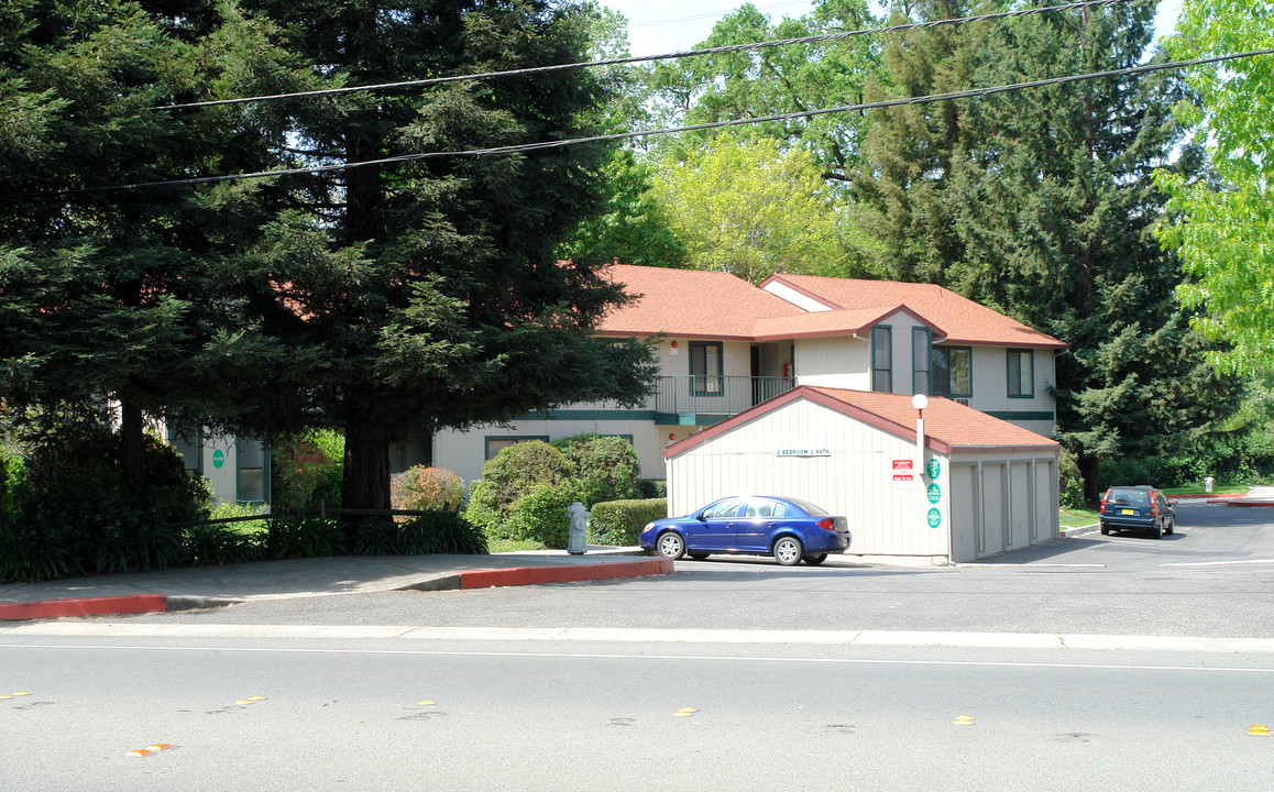 Lisbon Apartments in Santa Rosa, CA - Building Photo