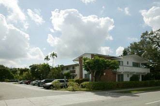 Windsor House Apartments in Miami, FL - Building Photo - Building Photo