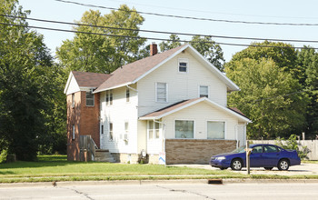 2345 Cedar St in Holt, MI - Building Photo - Building Photo