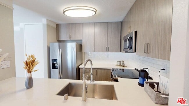 6600 Beachview Dr in Rancho Palos Verdes, CA - Building Photo - Building Photo