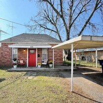 415 W Oregon Ave in Chickasha, OK - Building Photo
