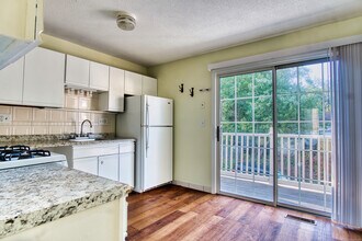 1014 Campbell Ave in West Haven, CT - Building Photo - Building Photo