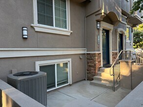 1043 Loretta Ln in Carlsbad, CA - Building Photo - Building Photo