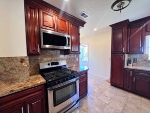 715 Washington Ave in Albany, CA - Building Photo - Building Photo