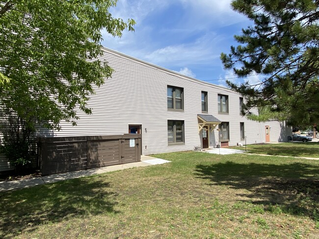 Dunlap Square Apartments in Marinette, WI - Building Photo - Building Photo