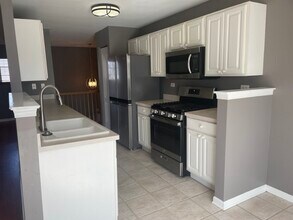 2415 Reflections Dr in Aurora, IL - Building Photo - Building Photo