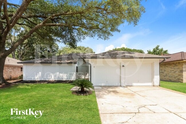 property at 2515 N Spring Dr