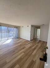 Heatherwood Apartments in Overland Park, KS - Building Photo - Building Photo