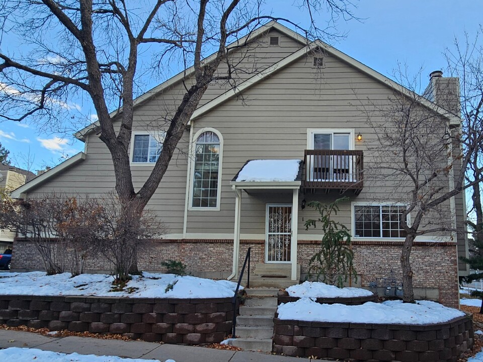 1470 S Quebec Way in Denver, CO - Building Photo