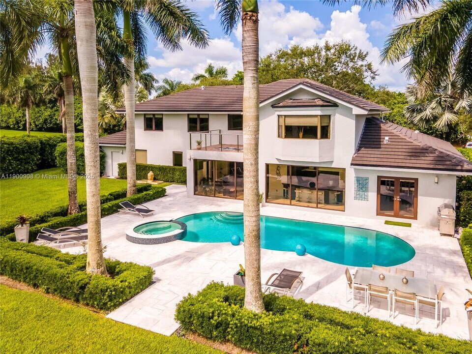 4242 SW 107th Way in Davie, FL - Building Photo