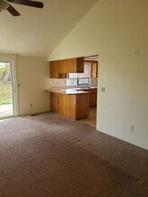 3048 Cheltenham Wy in Medford, OR - Building Photo - Building Photo