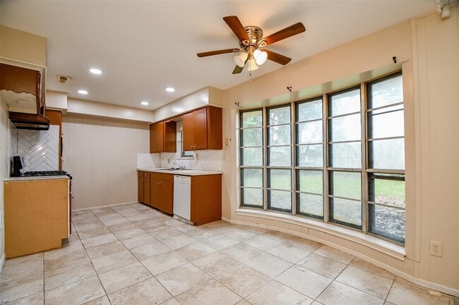 property at 5810 Fontenelle Dr