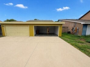 5149 Middlecoff Cir in Corpus Christi, TX - Foto de edificio - Building Photo