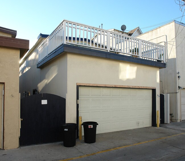 129 39th St in Newport Beach, CA - Building Photo - Building Photo