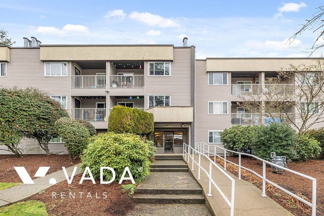 1209 Howie Ave in Coquitlam, BC - Building Photo