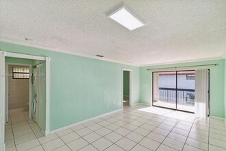 6283 W 24th Ave in Hialeah, FL - Building Photo - Building Photo