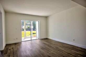 18081 SE Country Club Dr in Tequesta, FL - Building Photo - Building Photo