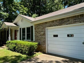 171 W Regent Dr in Clarksville, TN - Building Photo - Building Photo