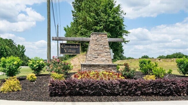 7573 Knoll Hollow Rd in Lithonia, GA - Building Photo - Building Photo