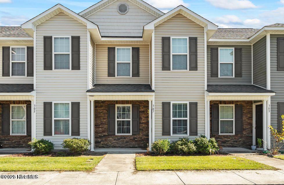 307 Glen Cannon Drive in Jacksonville, NC - Building Photo