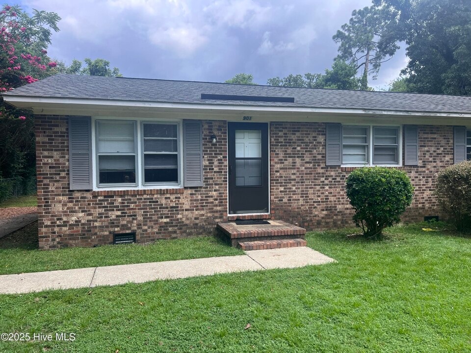 901 Miller Ave in Fayetteville, NC - Building Photo