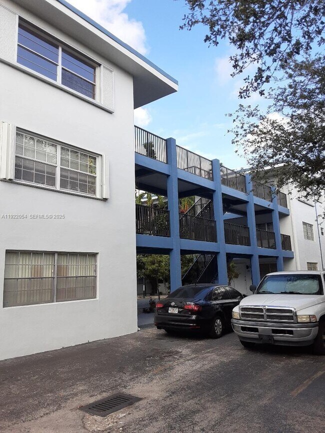 1943 Monroe St in Hollywood, FL - Building Photo - Building Photo