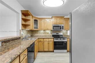 7840 Camino Real in Miami, FL - Building Photo - Building Photo