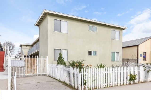 1963 17th St in Santa Monica, CA - Building Photo