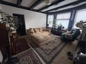 3355 N Bartlett Ave, Unit 2 in Milwaukee, WI - Building Photo - Building Photo