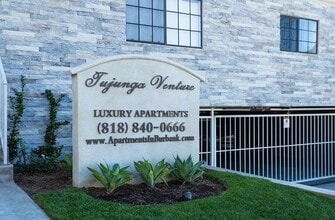 544 E Tujunga Ave, Unit 204 in Burbank, CA - Building Photo - Building Photo