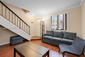 1927 SW 107th Ave in Miami, FL - Building Photo - Building Photo